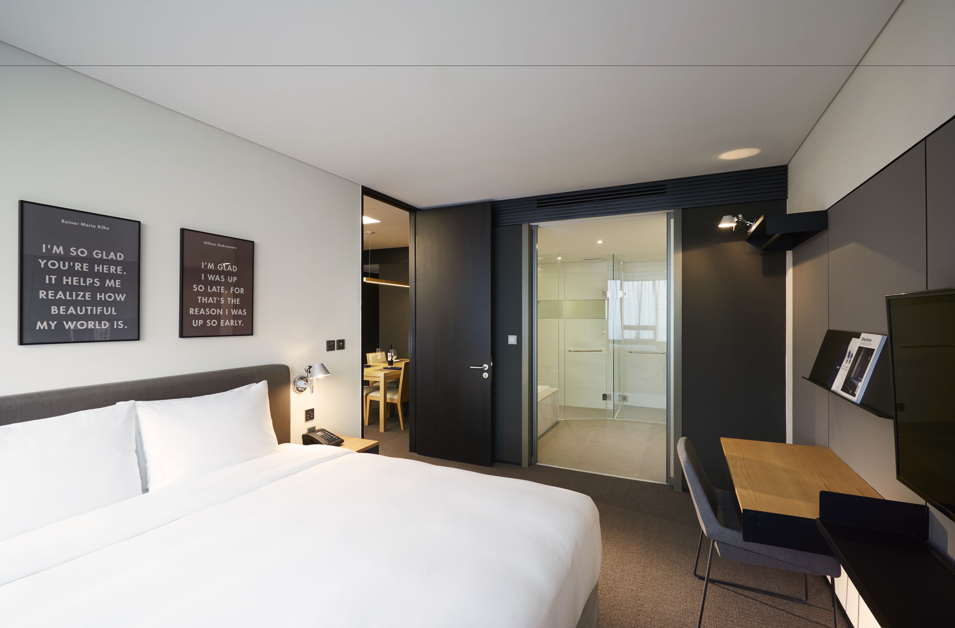 glad house | premium bedding, in-room safe, desk, blackout curtains