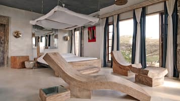 Suite royale | Literie de qualité, minibar, coffre-fort, bureau