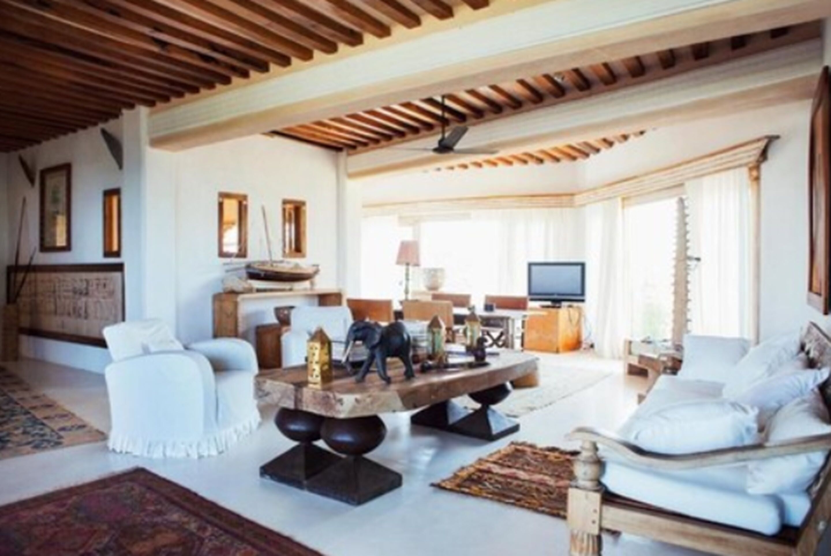 royal suite | living room | toys