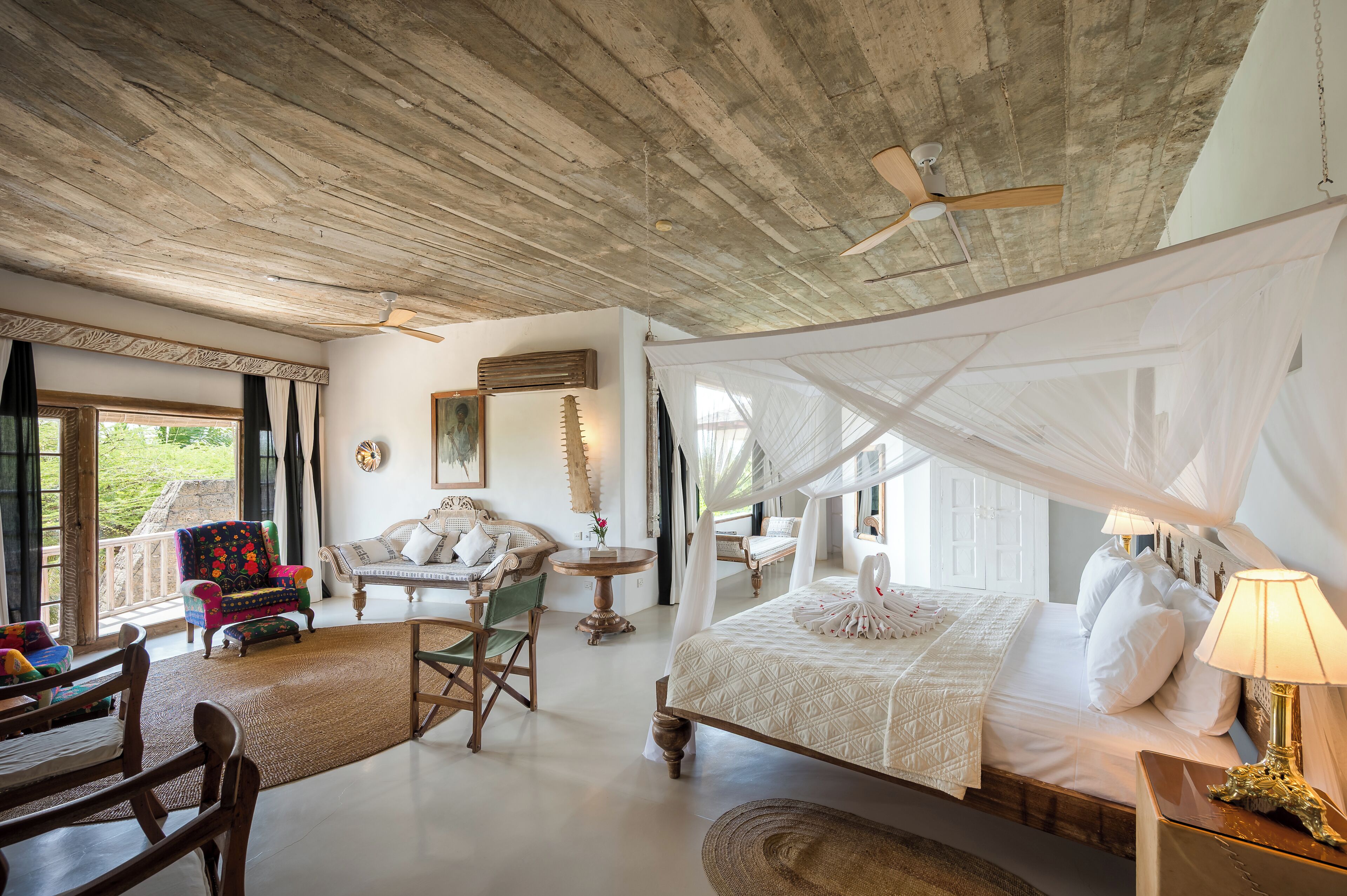 Ropa de cama de alta calidad y minibar 