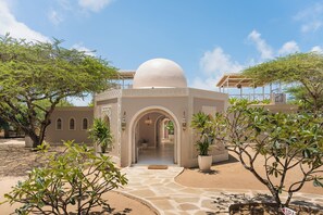 Aromatherapy, deep-tissue massages, Swedish massages, body scrubs - The Majlis Hotel (Manda Island)