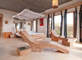 Royal Suite | Premium bedding, minibar, in-room safe, desk