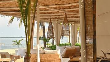 Der serveres morgenmad, frokost, aftensmad og internationale retter