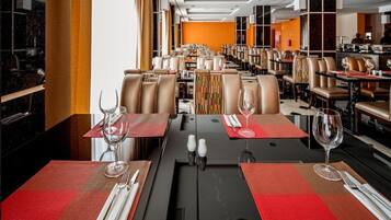 Breakfast, lunch, dinner served; local and international cuisine