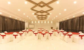 Banquet hall - Treebo Sunrise IG Road (Chikkamagaluru)