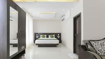 Deluxe Room | Desk, iron/ironing board, free WiFi