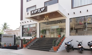 Property entrance - Treebo Sunrise IG Road (Chikkamagaluru)