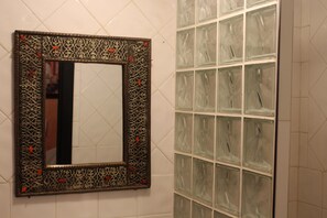 Apartment | Dusche im Bad