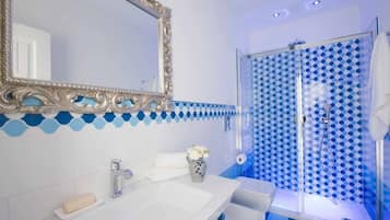 Superior Room | Bathroom sink