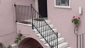 Pintu masuk hartanah