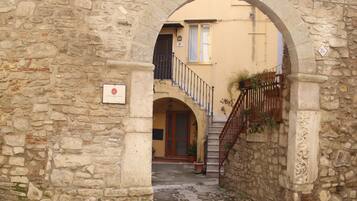 Pintu masuk hartanah