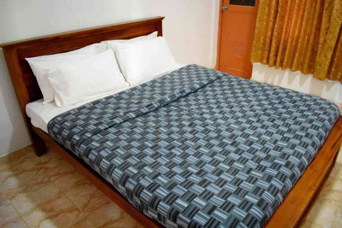 Desk, free WiFi, bed sheets
