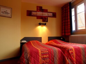 Meja kerja dan Wi-Fi gratis