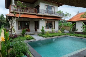 Outdoor pool - The Rana Villa (Tegallalang)