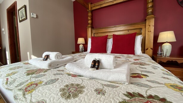 Chambre Double Deluxe, salle de bains attenante (Four Poster)