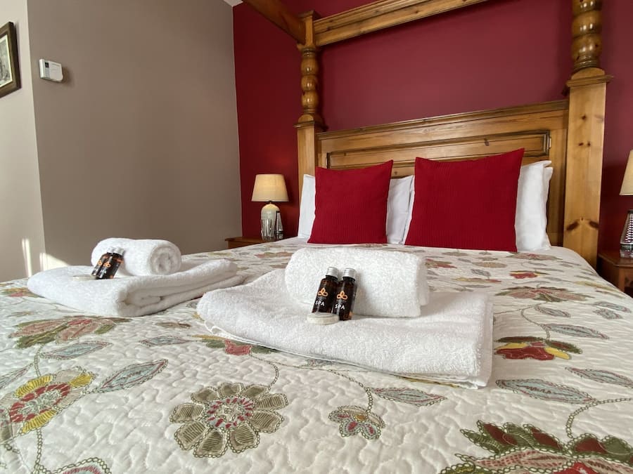 Deluxe-Doppelzimmer, mit Bad (Four Poster)