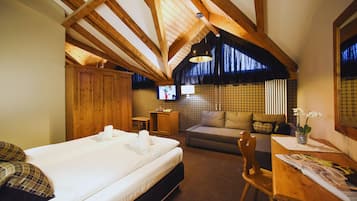 Standard-Vierbettzimmer | Hochwertige Bettwaren, Daunenbettdecken