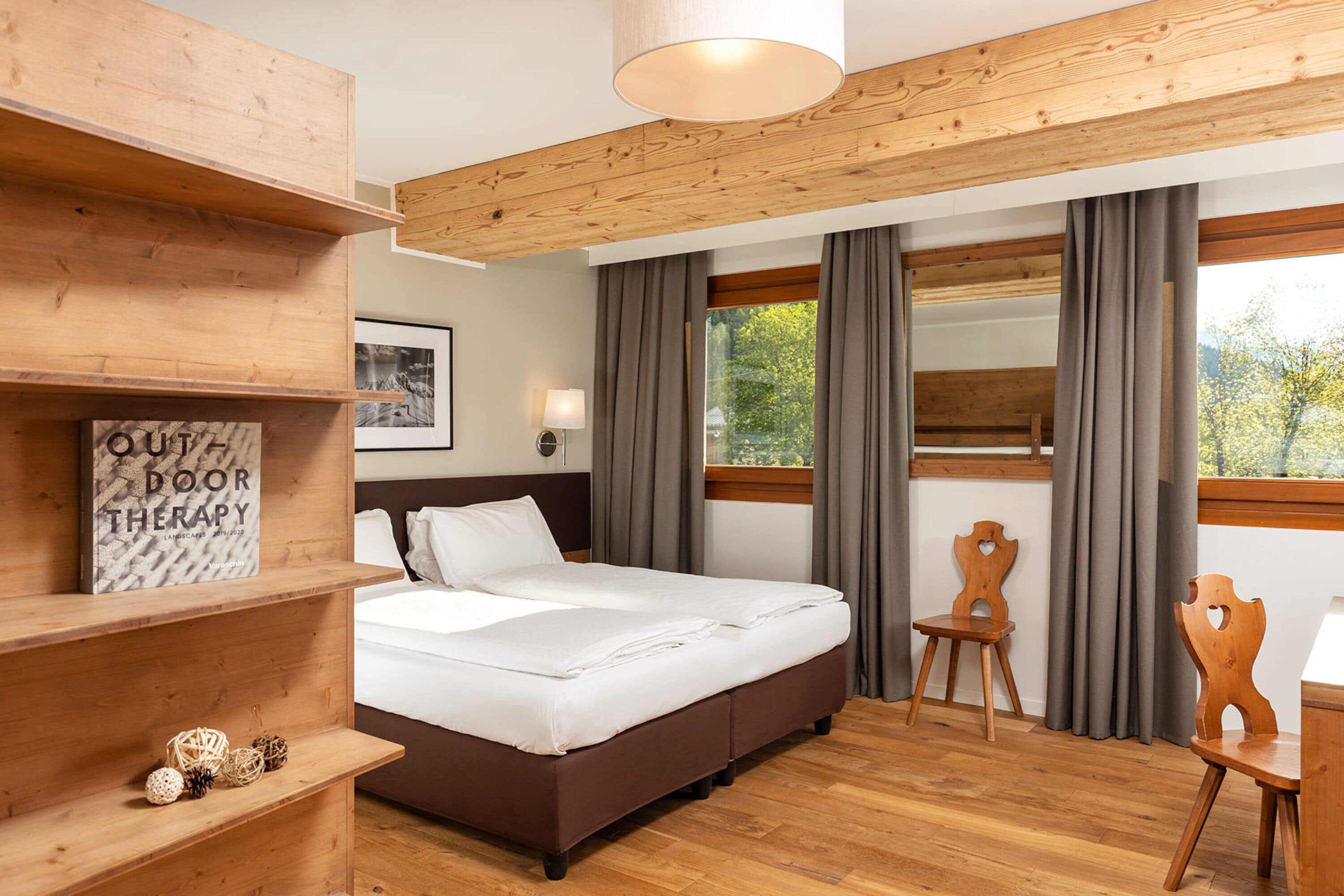 Quarto quádruplo standard | Roupas de cama premium, edredons de pluma