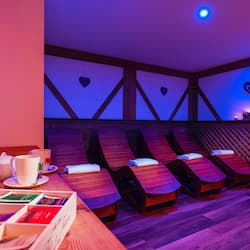 Sauna, hot tub, steam room, Turkish bath/hammam, deep-tissue massages