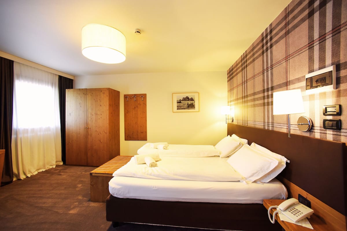 Comfort Triple Room | Premium bedding, down comforters, memory foam beds, in-room safe