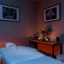 Sauna, hot tub, steam room, Turkish bath/hammam, deep-tissue massages