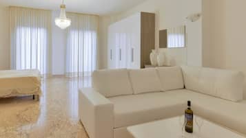 Suite | Área de sala de estar | Televisión de pantalla plana