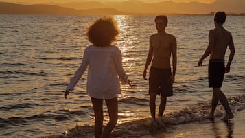 In Strandnähe, weißer Sandstrand