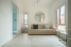 小型三人房 | 1 多间卧室、防过敏的被褥、特色家居、办公桌