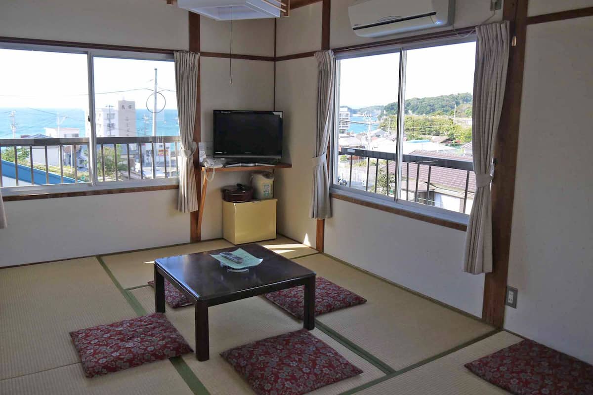 Kamar Basic, Bebas Asap Rokok (Japanese Style) | Brankas dan Wi-Fi gratis