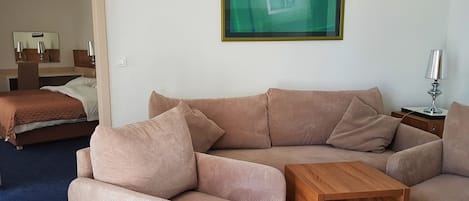 Suite | Minibar, in-room safe, desk, iron/ironing board (on request)