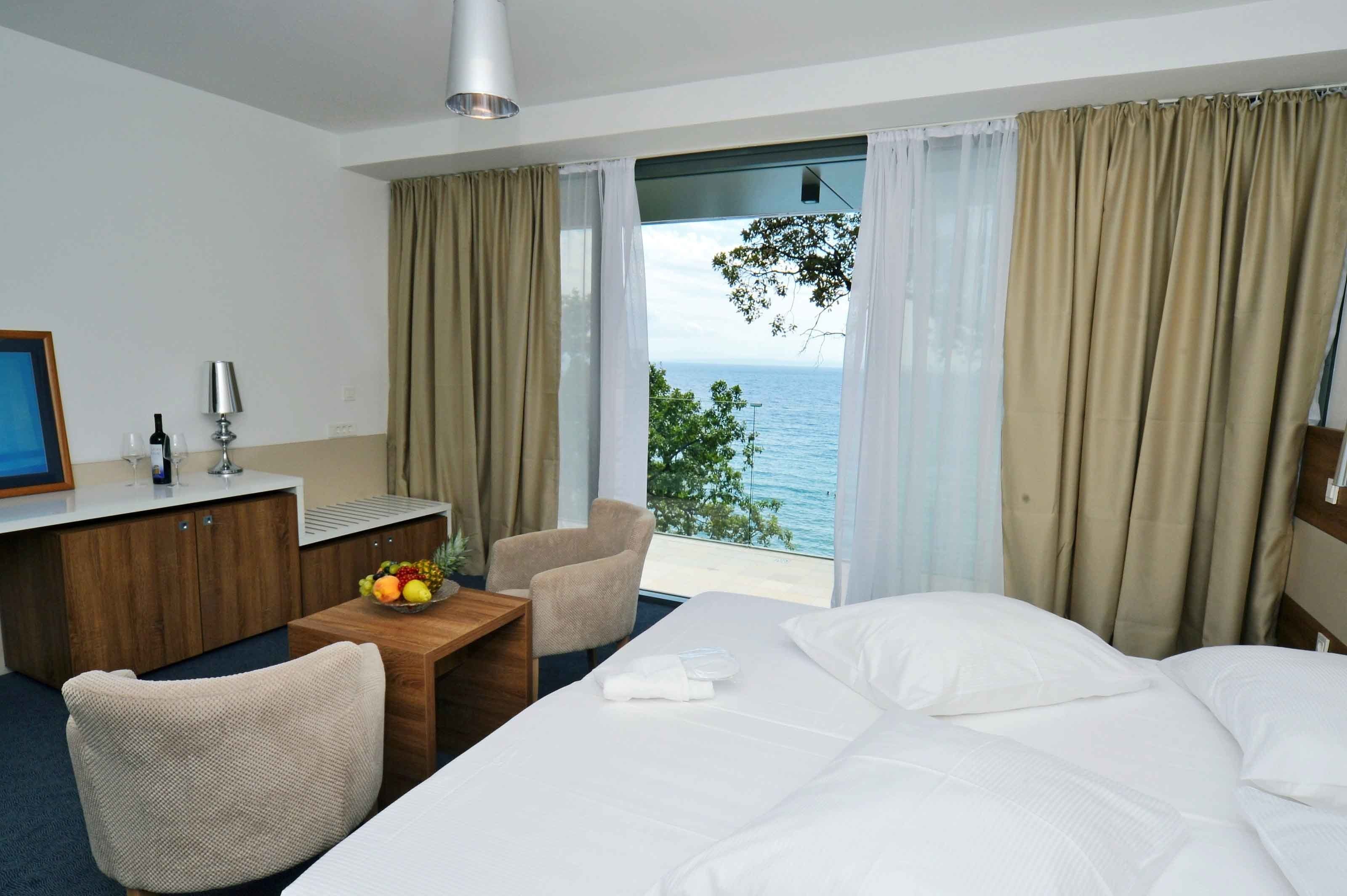 deluxe double or twin room, sea view | minibar, in-room safe, desk, iron/ironing board