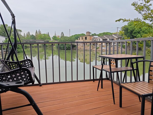 Signature Loft, 3 Bedrooms, Pets allowed, Canal View | View from room