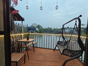 Signature-Loft, 3 Schlafzimmer, Haustiere gestattet, Kanalblick | Terrasse/Patio