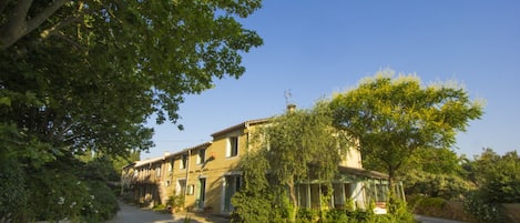 Façana frontal de l'allotjament