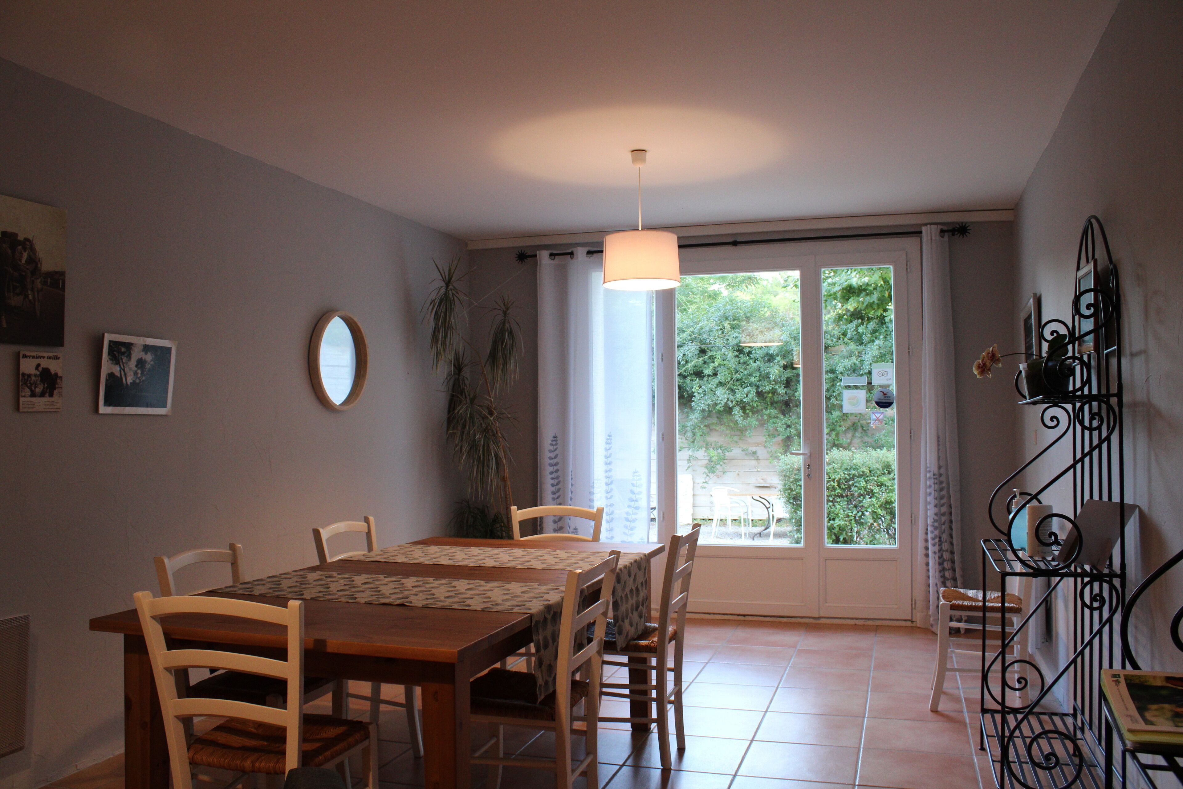 ฝ่ายต้อนรับ