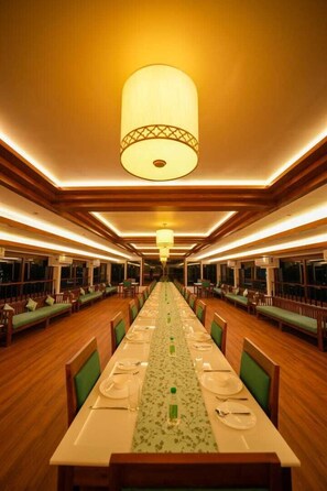 Restaurant - Beachparadise  Daycruise houseboat (Ambalapuzha)