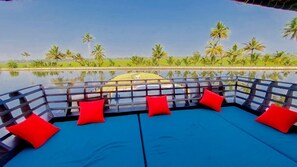 Deluxe kamer, 1 twee- of 2 eenpersoonsbedden, 1 slaapkamer | Uitzicht op het meer