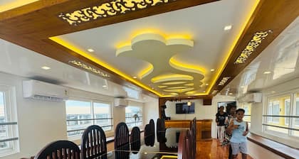 Beachparadise Daycruise houseboat