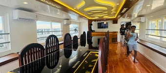Beachparadise Daycruise houseboat
