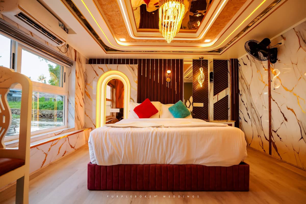 Egyptian cotton sheets, premium bedding, individually furnished
