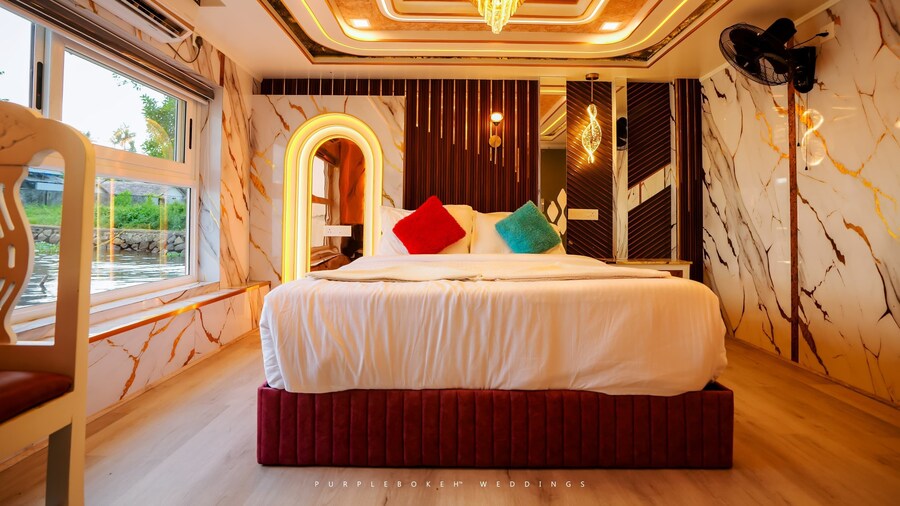 Beachparadise Daycruise houseboat