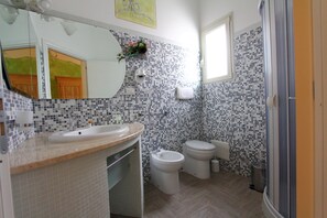 Triple Room | Bathroom