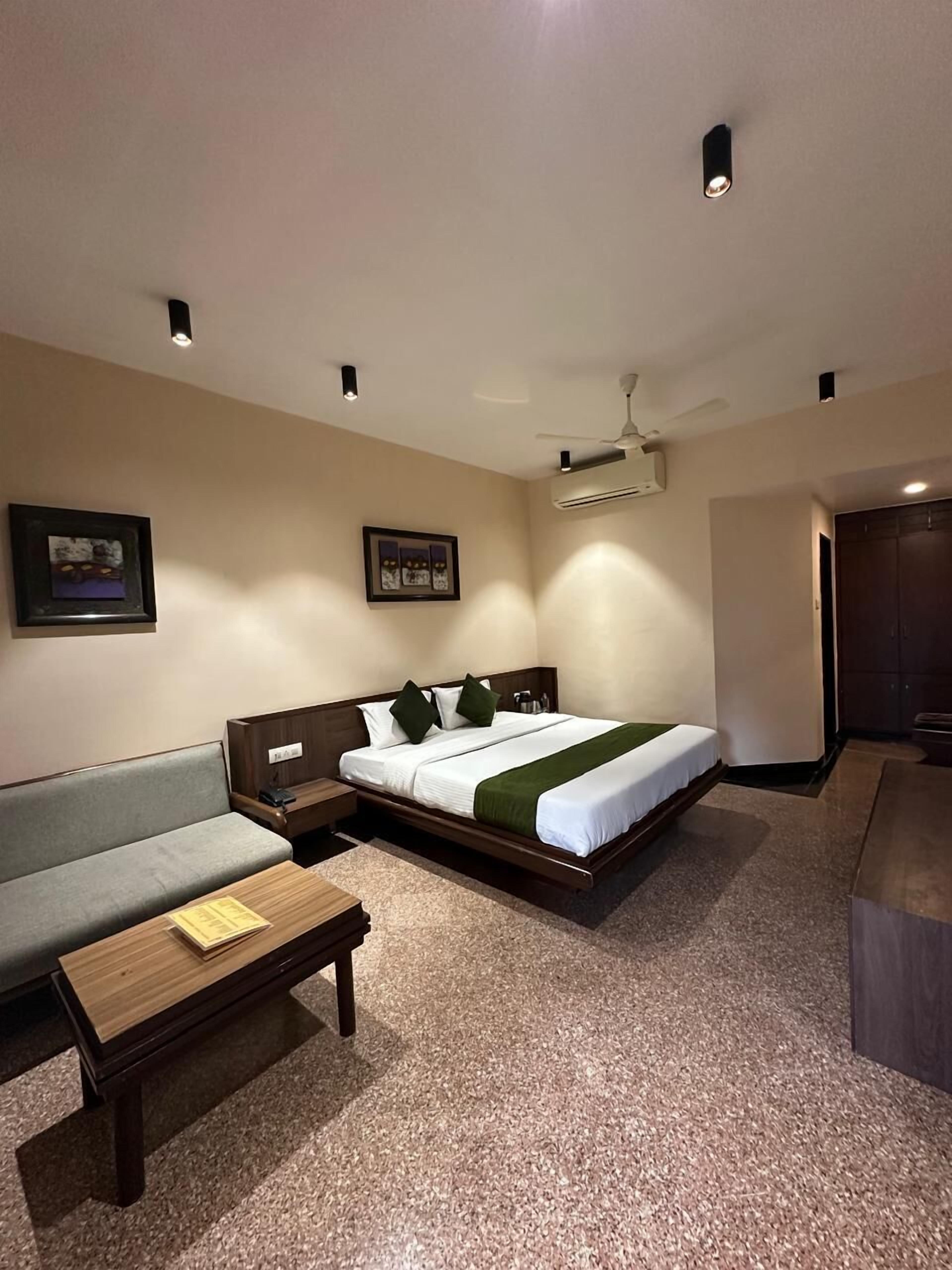 标准双人房, 1 张特大床 | 高档床上用品、办公桌、折叠床/加床（额外收费）、免费 WiFi