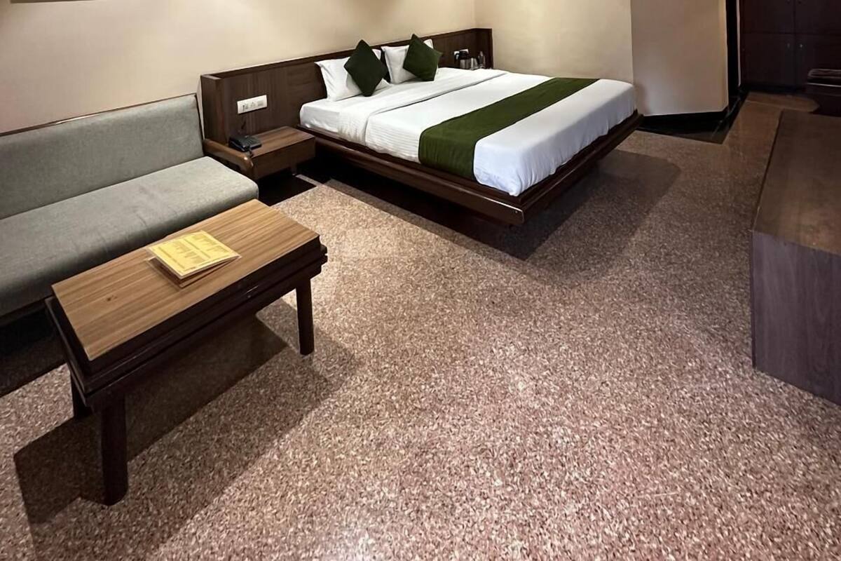 Phòng đôi Tiêu chuẩn, 1 giường cỡ king | Bộ đồ giường cao cấp, bàn, giường gấp/giường phụ (phụ phí) 