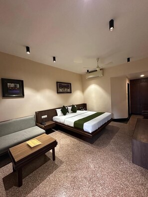 標準雙人房, 1 張特大雙人床 | 高級寢具、書桌、摺床/加床 (收費)、免費 Wi-Fi