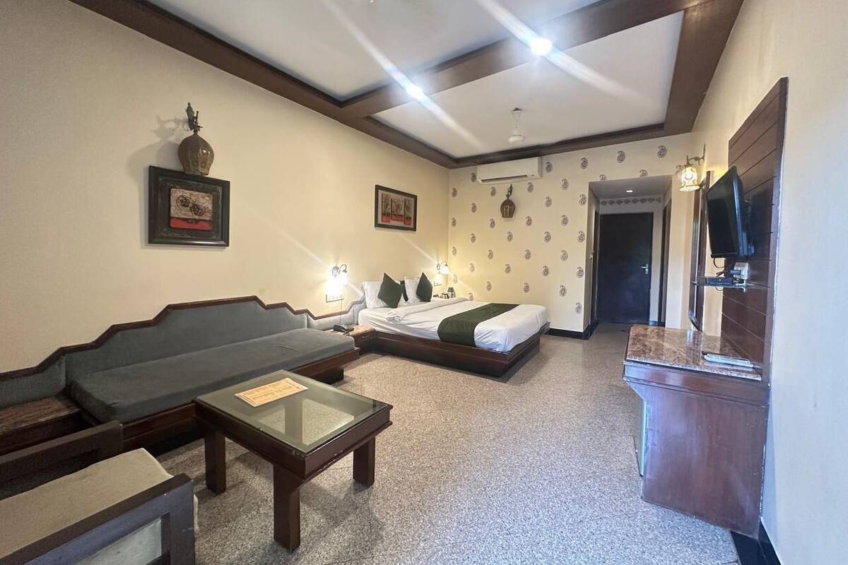 Phòng đôi truyền thống, 1 giường cỡ king, quang cảnh đồi núi | Bộ đồ giường cao cấp, bàn, giường gấp/giường phụ (phụ phí)