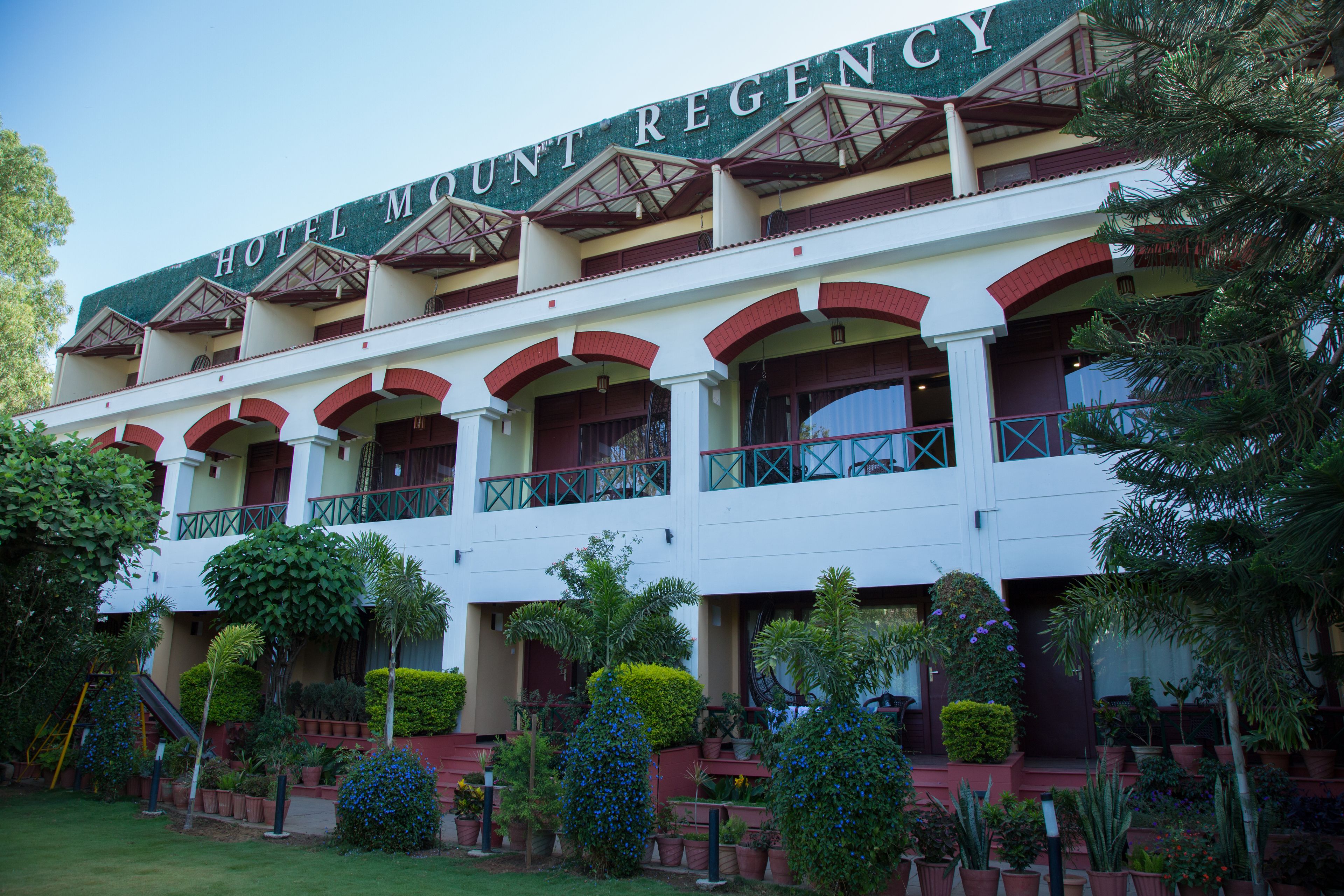 المنشأة من الخارج