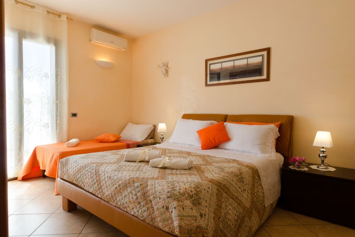 Literie de qualité supérieure, bureau, lits bébé (en supplément)