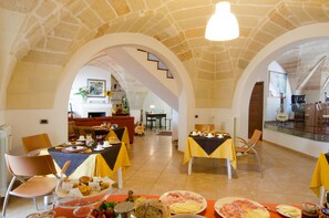 Free daily buffet breakfast - B&B L'Antica Rimessa (Lecce)