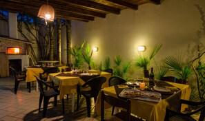 Outdoor dining - B&B L'Antica Rimessa (Lecce)